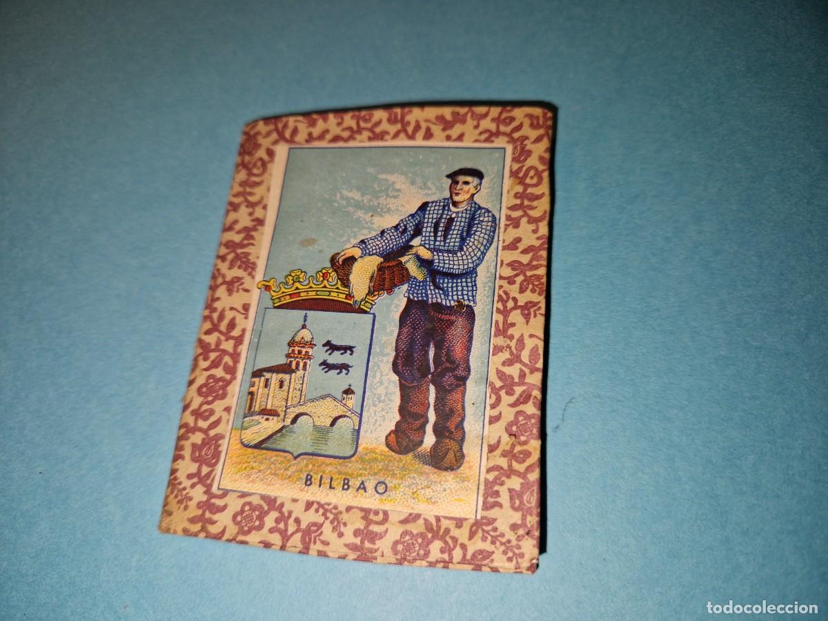 Antig&uuml;edades: ANTIGUO ESPEJO DE BOLSILLO CON ESTAMPILLA DE TRAJE REGIONAL- BILBAO