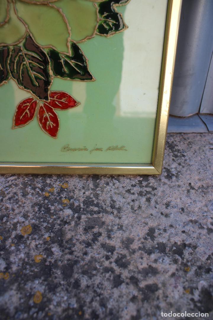 Antig&uuml;edades: cuadro firmado con flores de esmalte - Foto 2