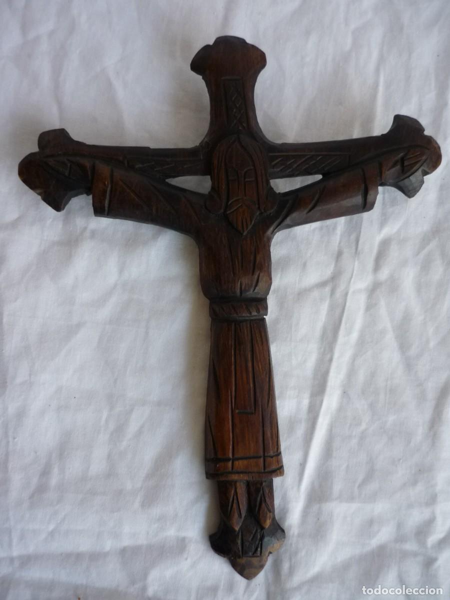 Antig&uuml;edades: Cristo crucificado, talla en madera - Foto 2