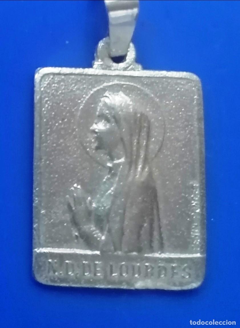 Antig&uuml;edades: medalla rectangular virgen lourdes en plata de ley - 15x18mm - Foto 4