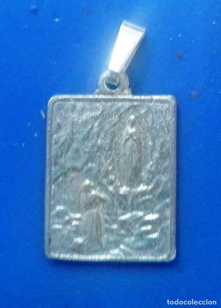 Antig&uuml;edades: medalla rectangular virgen lourdes en plata de ley - 15x18mm - Foto 5