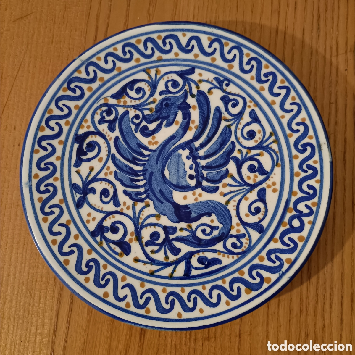 Antig&uuml;edades: Bonito plato de colgar con drag&oacute;n. Manises. 23 cms&empty; - Foto 1