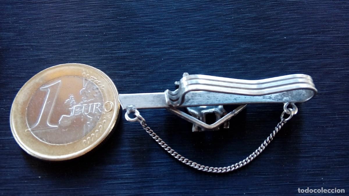 Antig&uuml;edades: PASA-CORBATA PLATA CON LLAMA - Foto 2