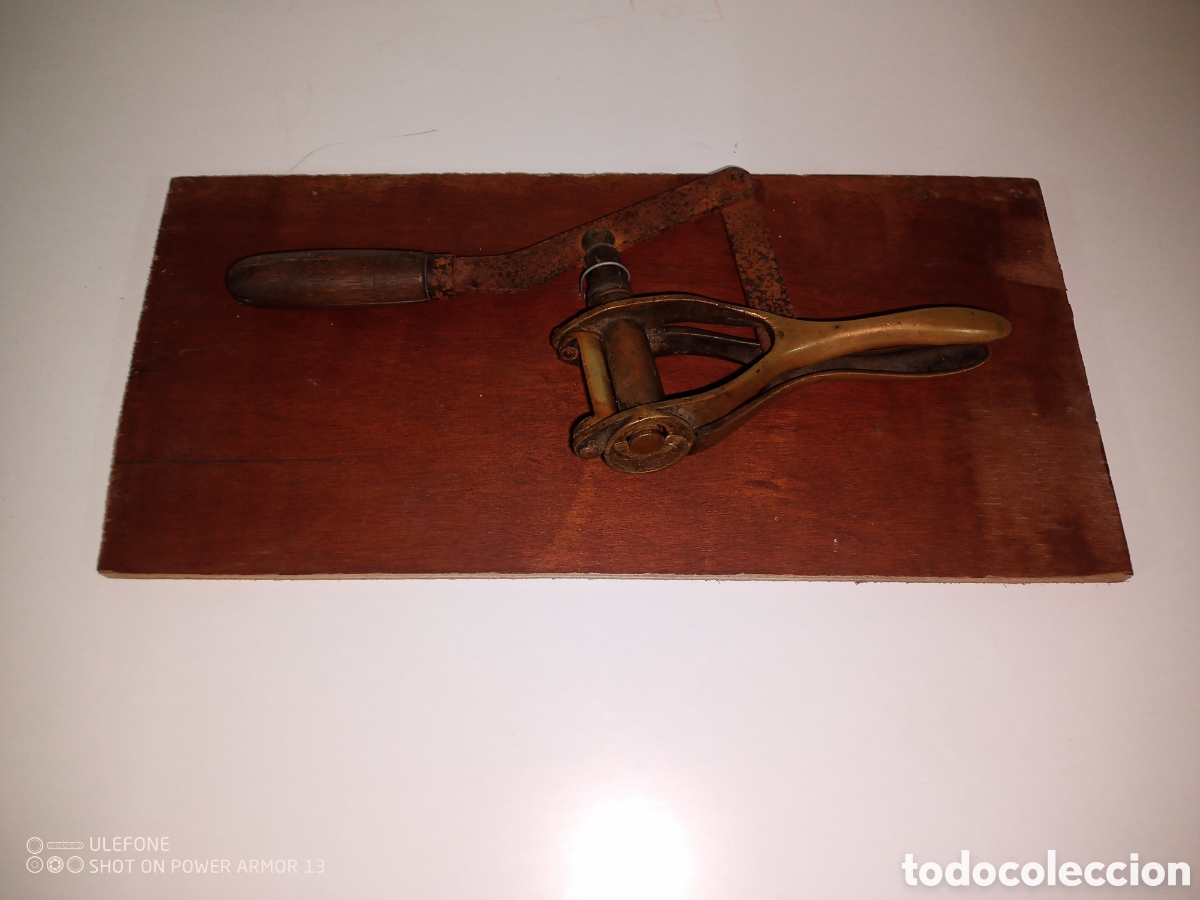 Antig&uuml;edades: &Uacute;til para encorchar botellas - Foto 1