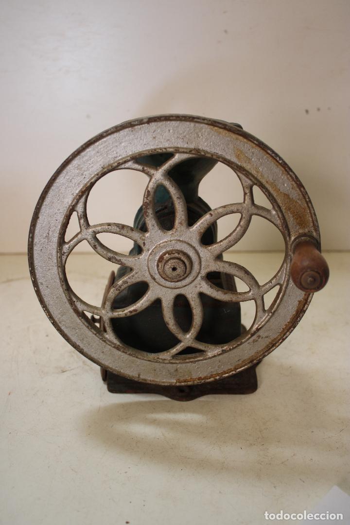 Antig&uuml;edades: antiguo molinillo espa&ntilde;ol - Foto 4