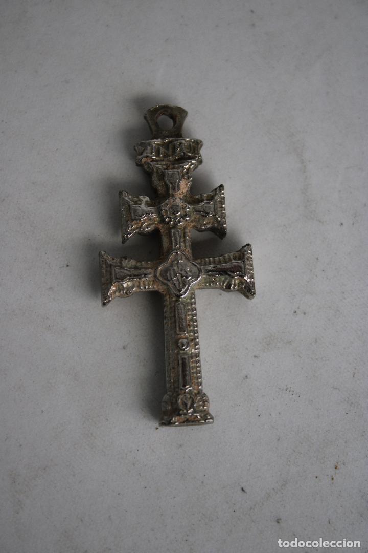 Antig&uuml;edades: cruz de caravaca en metal - Foto 1