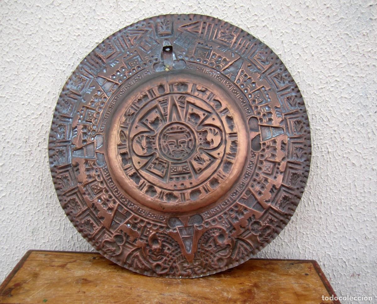 Antig&uuml;edades: Plato de cobre repujado con el calendario Maya - Foto 5