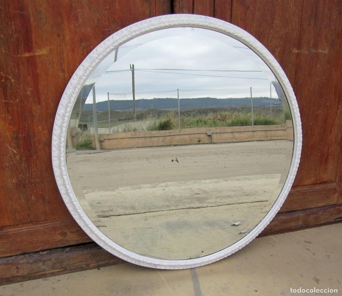 Antig&uuml;edades: Espejo redondo de madera tallada, color blanco - Foto 1