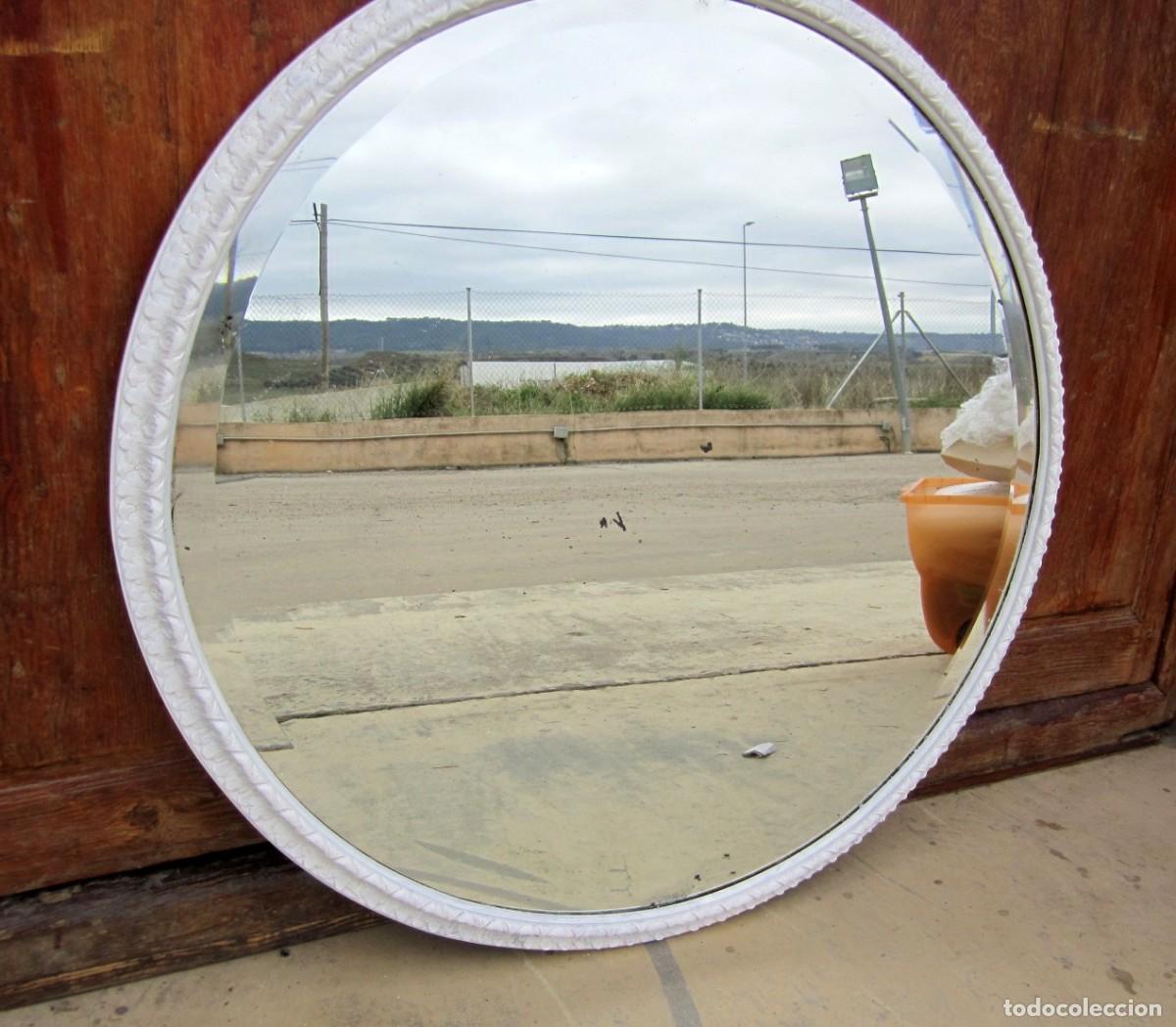 Antig&uuml;edades: Espejo redondo de madera tallada, color blanco - Foto 4