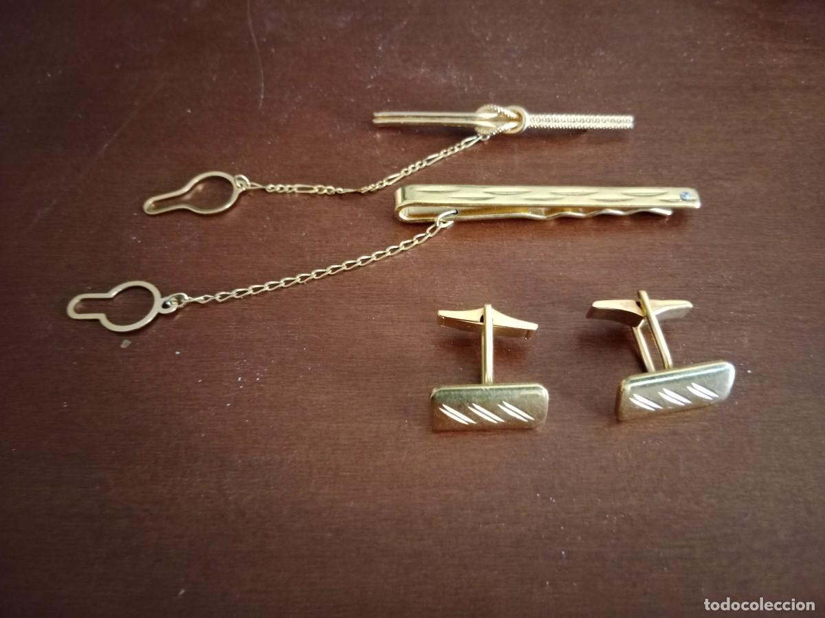 Antig&uuml;edades: SET DE 2 PISA CORBATA Y PAR DE GEMELOS - CHAPADOS EN ORO - Foto 1