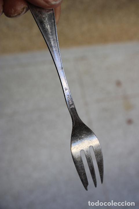 Antig&uuml;edades: tenedor con plata de ley punzonada - Foto 2