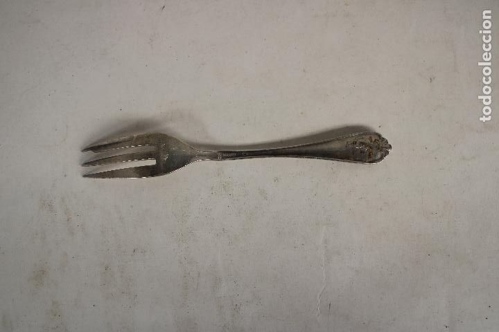 Antig&uuml;edades: tenedor con plata de ley punzonada - Foto 3