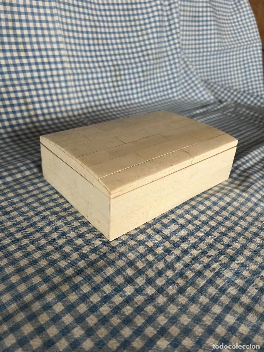 Antig&uuml;edades: Caja de hueso - Foto 1