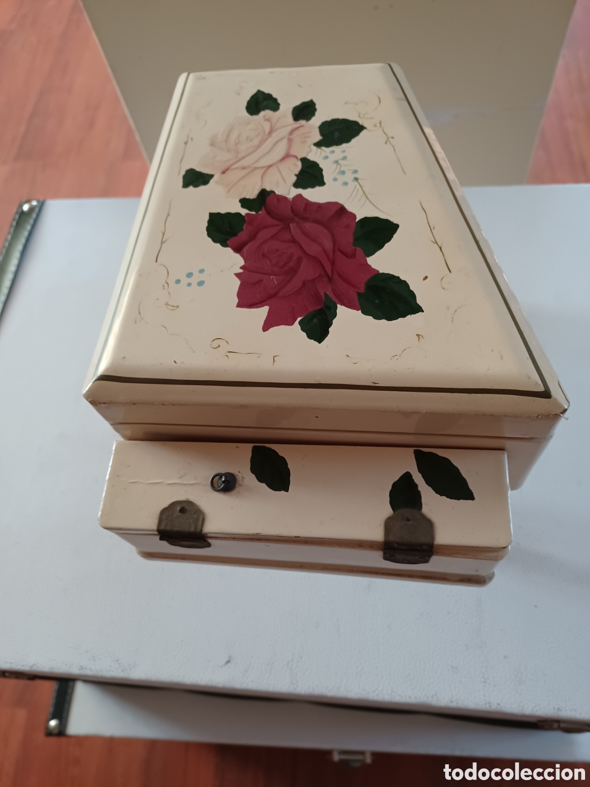 Antig&uuml;edades: Precioso joyero antiguo musical lacado y pintado a mano