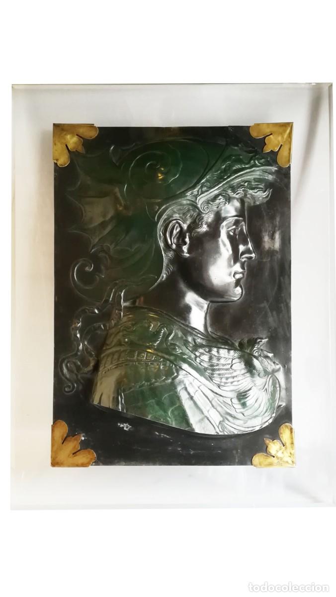 Antig&uuml;edades: RELIEVE GUERRERO EN BRONCE PATINADO - Foto 3