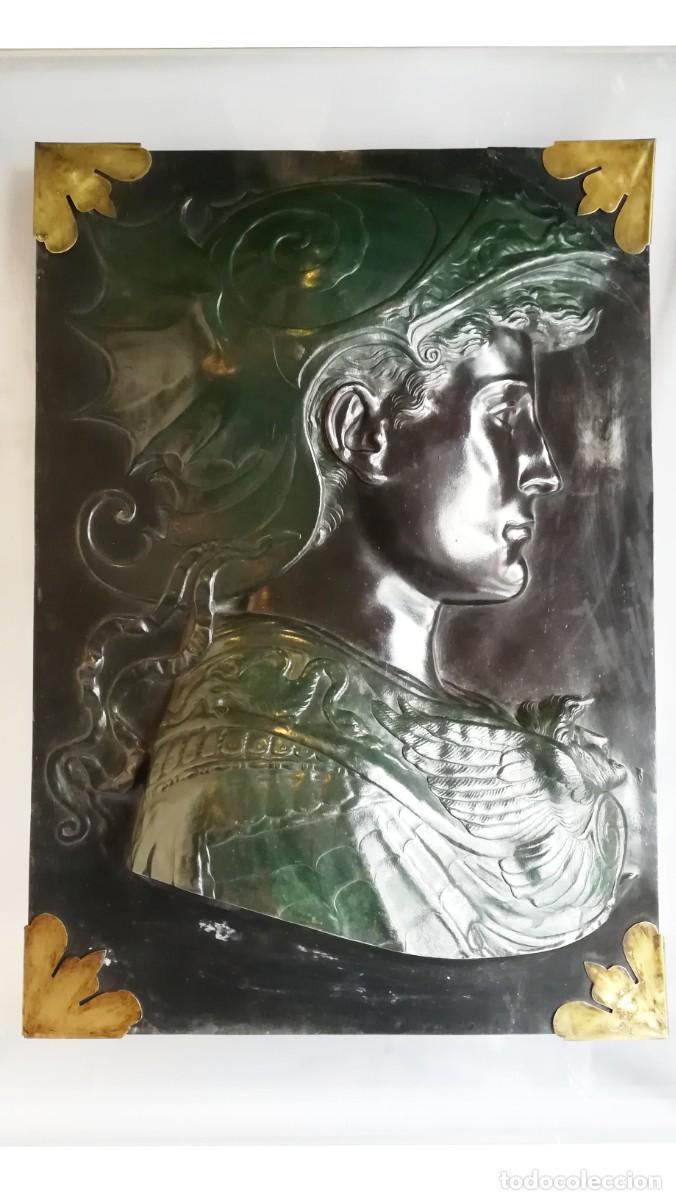 Antig&uuml;edades: RELIEVE GUERRERO EN BRONCE PATINADO - Foto 1