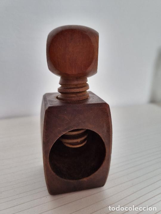 Antig&uuml;edades: CASCANUECES MADERA - Foto 3