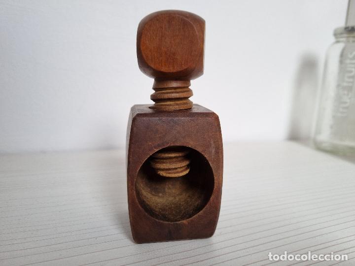 Antig&uuml;edades: CASCANUECES MADERA - Foto 6