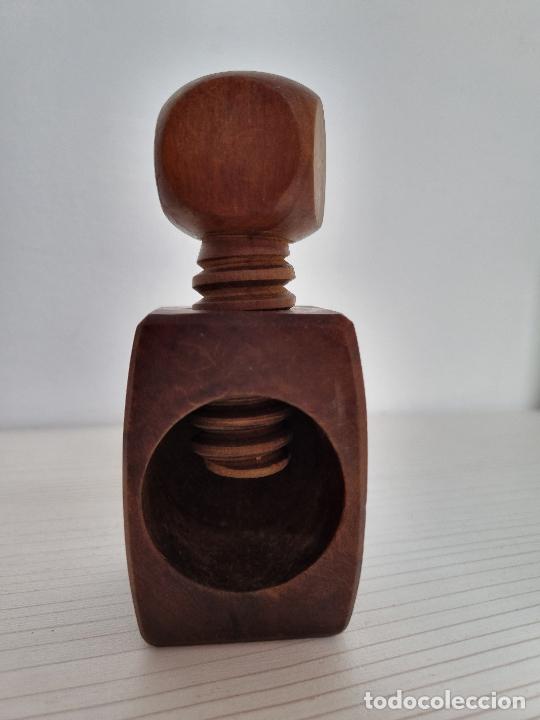 Antig&uuml;edades: CASCANUECES MADERA - Foto 7
