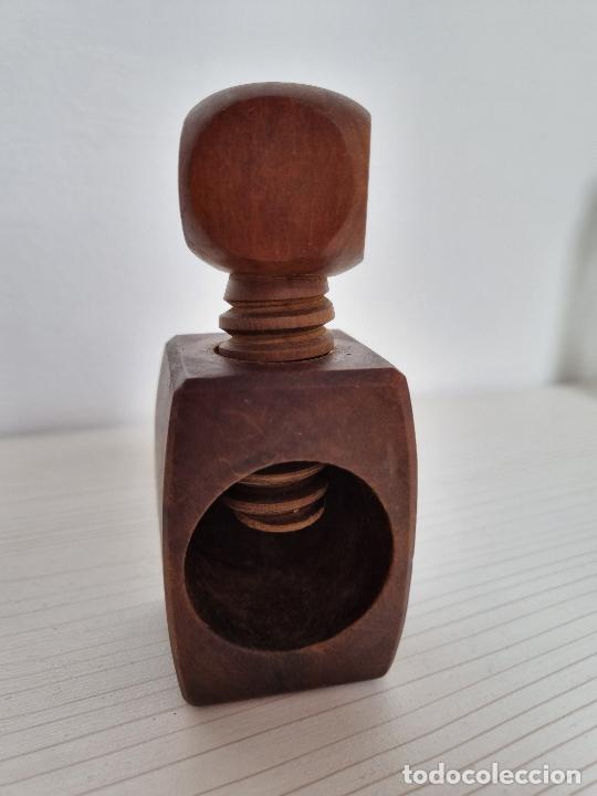 Antig&uuml;edades: CASCANUECES MADERA - Foto 8