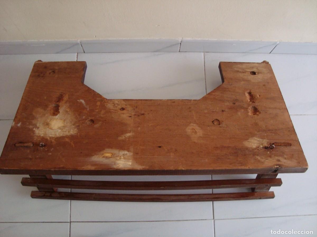 Antig&uuml;edades: PERCHERO DE MADERA TALLADA CON REPISA - R&Uacute;STICO. - Foto 5