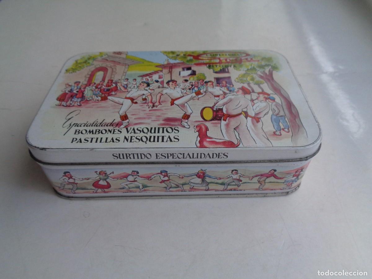 Antig&uuml;edades: CAJA DE METAL DECORADA - Foto 1