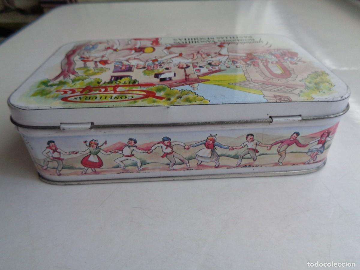 Antig&uuml;edades: CAJA DE METAL DECORADA - Foto 8