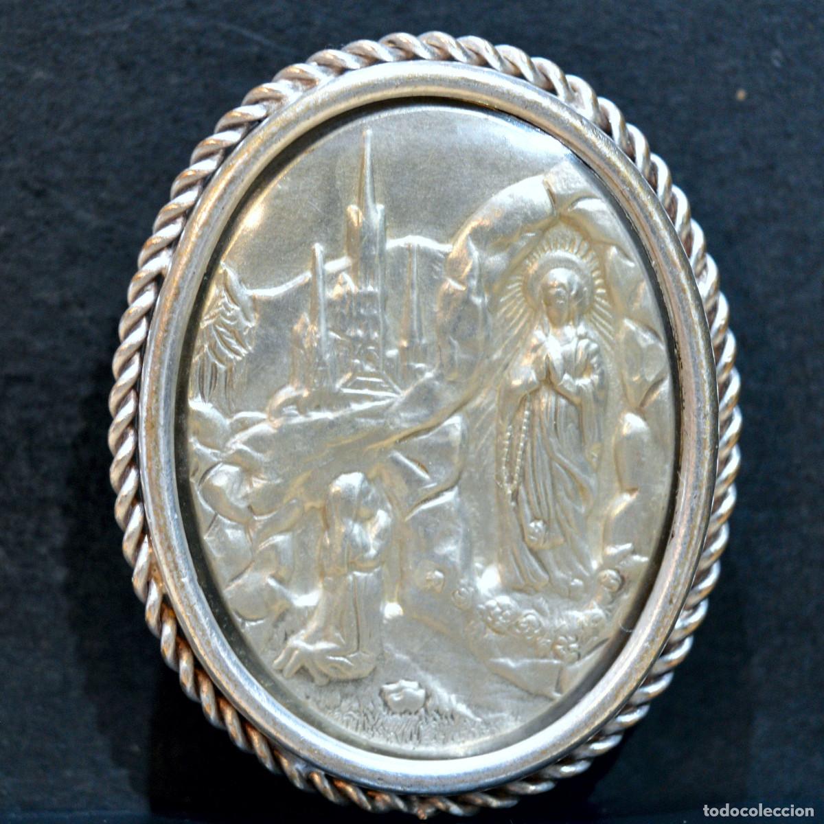 Antig&uuml;edades: BROCHE DEVOCIONAL DE LA VIRGEN DE LOURDES - Foto 1