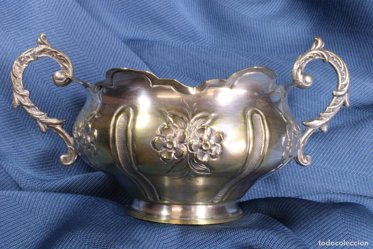 Antiquit&eacute;s: Recipiente o cuenco con asas. Modernista. Vessel or bowl with handles. Modernist.