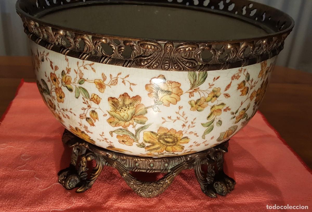 Antig&uuml;edades: MACETERO EN PORCELANA Y BRONCE - Foto 2