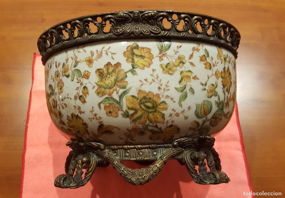 Antig&uuml;edades: MACETERO EN PORCELANA Y BRONCE - Foto 3