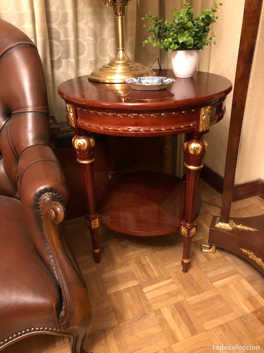 Antig&uuml;edades: Pareja de mesillas en madera y pan de oro - Foto 2