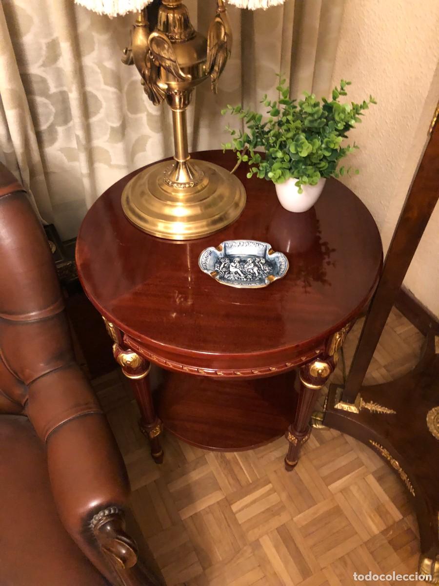 Antig&uuml;edades: Pareja de mesillas en madera y pan de oro - Foto 3