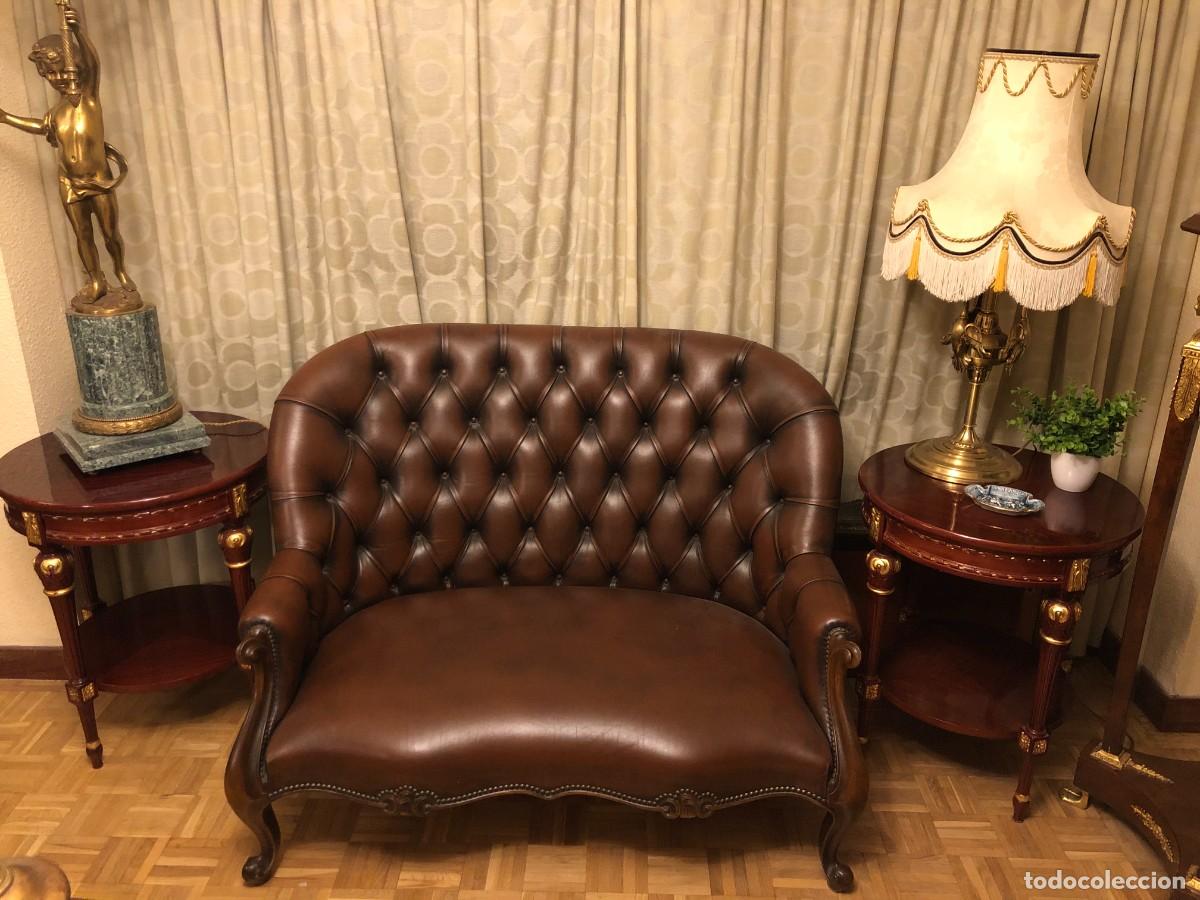 Antig&uuml;edades: Pareja de mesillas en madera y pan de oro - Foto 1