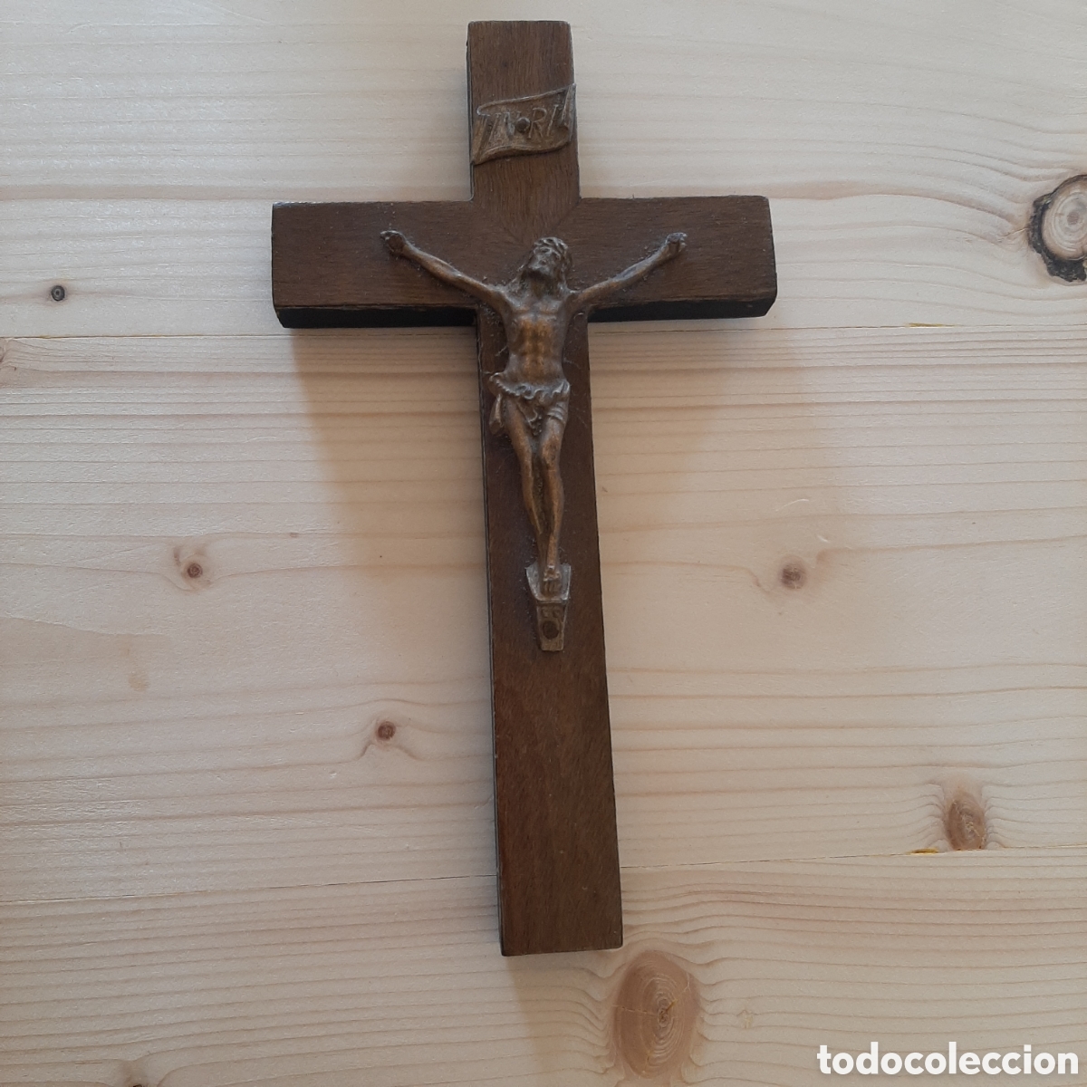 Antig&uuml;edades: ANTIGUO PEQUE&Ntilde;O CRUCIFIJO DE MADERA CON CRISTO EN BRONCE / CRUZ JES&Uacute;S