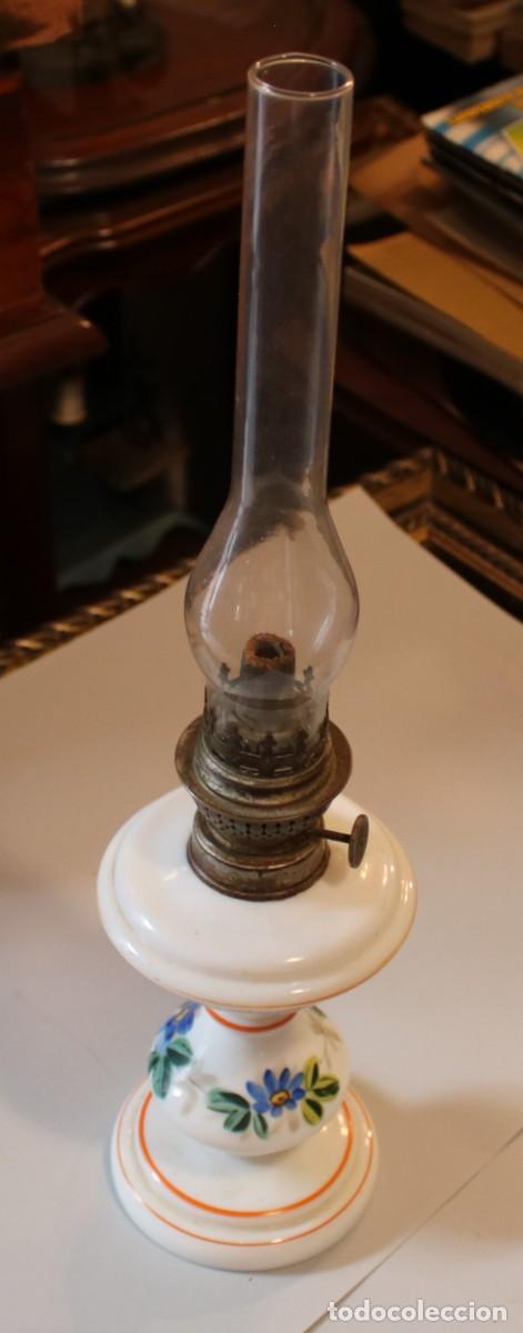 Antig&uuml;edades: ANTIGUO QUINQU&Eacute; DE OPALINA CON CRISTAL ORIGINAL - Foto 1
