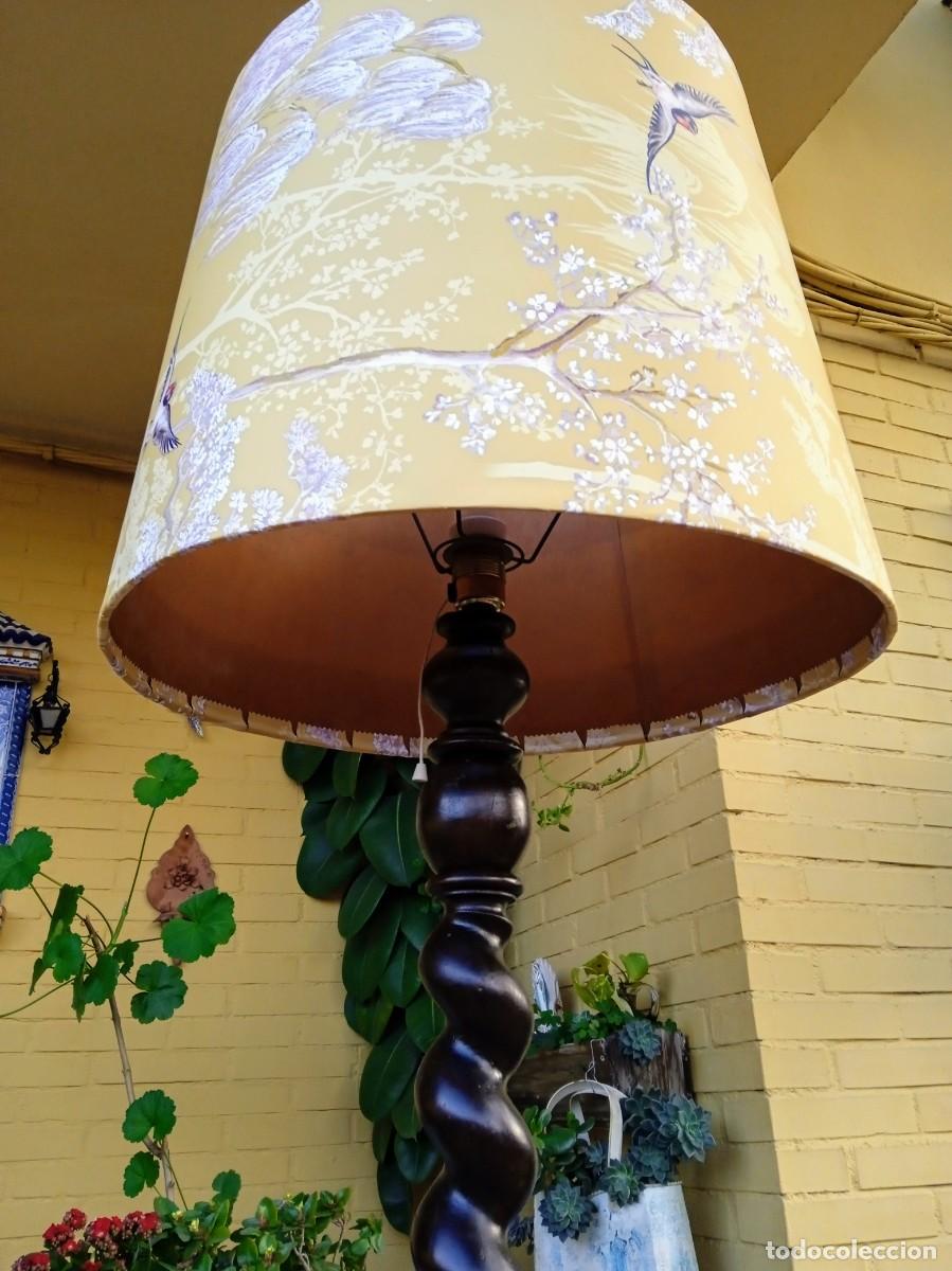 Antig&uuml;edades: L&aacute;mpara antigua de pie de madera - Foto 3