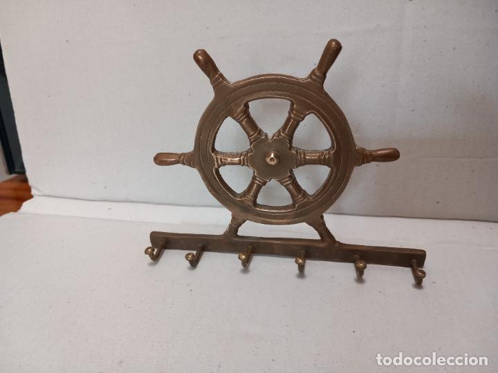 Antiquit&eacute;s: Tim&oacute;n de percha guarda llaves. En bronce.