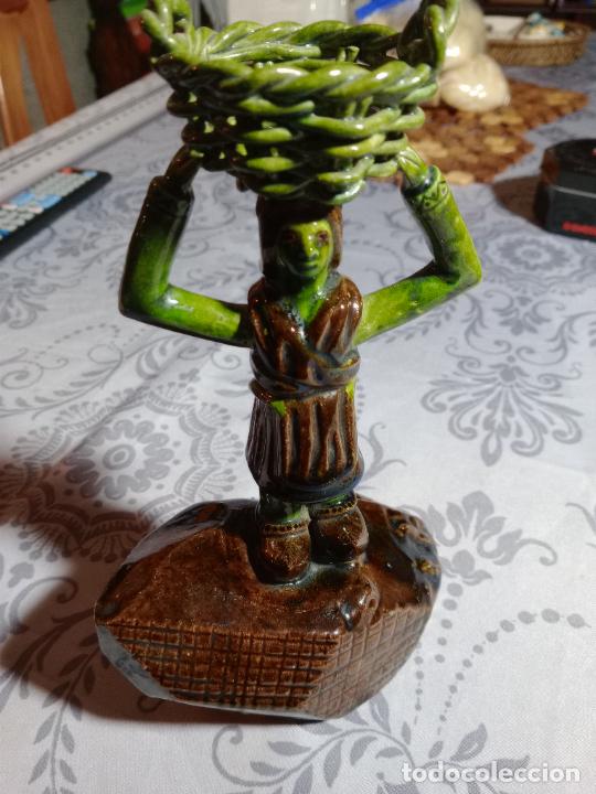 Antiguidades: ESPECTACULAR PIEZA CERAMICA VIDRIADA DE BU&Ntilde;O-MALPICA -GALICIA- ARTESANO COUTO - MUJER CON CESTO