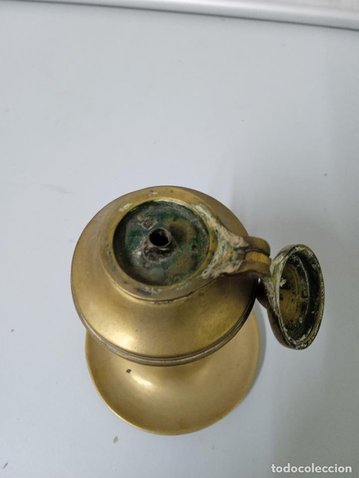 Antig&uuml;edades: LAMPARA DE ACEITE . De Lat&oacute;n - Foto 2