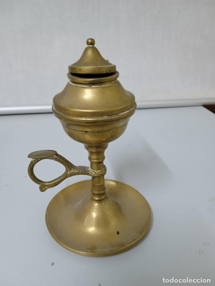 Antig&uuml;edades: LAMPARA DE ACEITE . De Lat&oacute;n - Foto 1