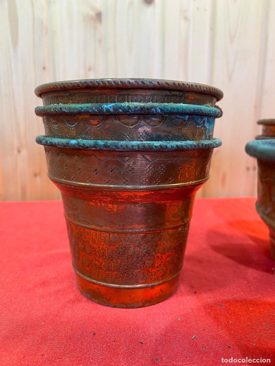 Antig&uuml;edades: LOTE DE MACETEROS DE COBRE REPUJADO - Foto 4