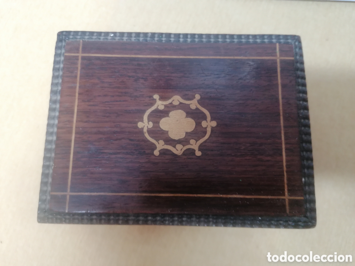Antig&uuml;edades: Antigua caja de madera tallada y taracea. - Foto 2