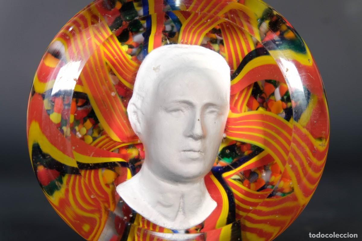 Antig&uuml;edades: Pisapapeles en cristal de Murano con busto del rey Balduino joven - Foto 7