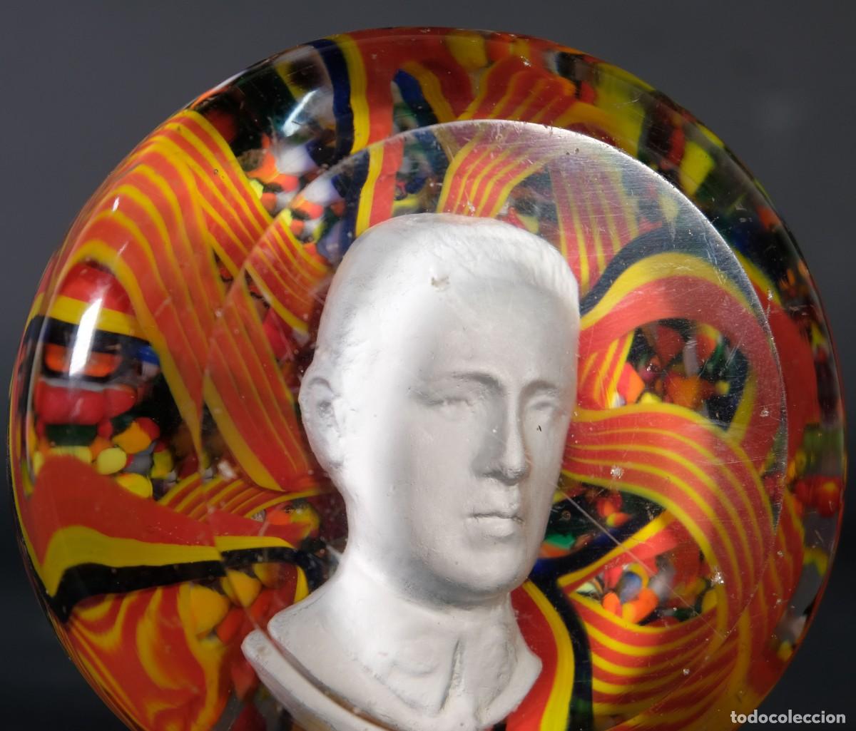 Antig&uuml;edades: Pisapapeles en cristal de Murano con busto del rey Balduino joven - Foto 8