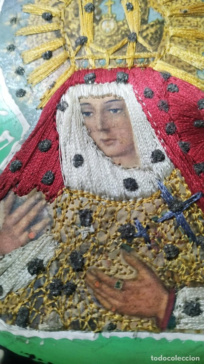 Antig&uuml;edades: PLATO VIRGEN DE LA MACARENA BORDADO - Foto 3