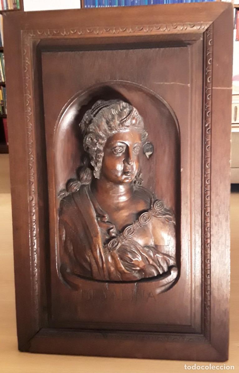 Antig&uuml;edades: CUADRO DE MADERA TALLADA. MESALINA. - Foto 1