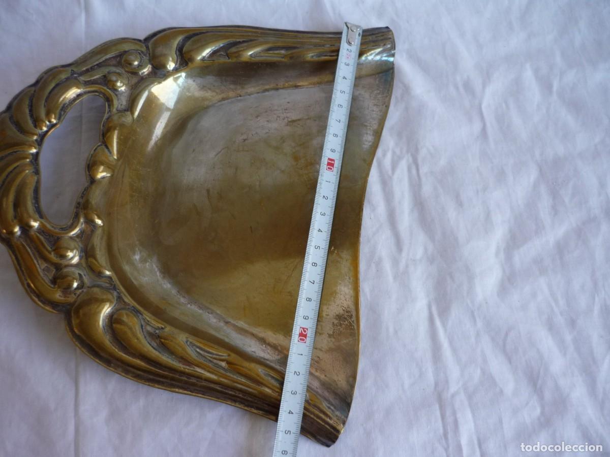 Antig&uuml;edades: Recogedor de mesa en lat&oacute;n, estilo modernista - Foto 6