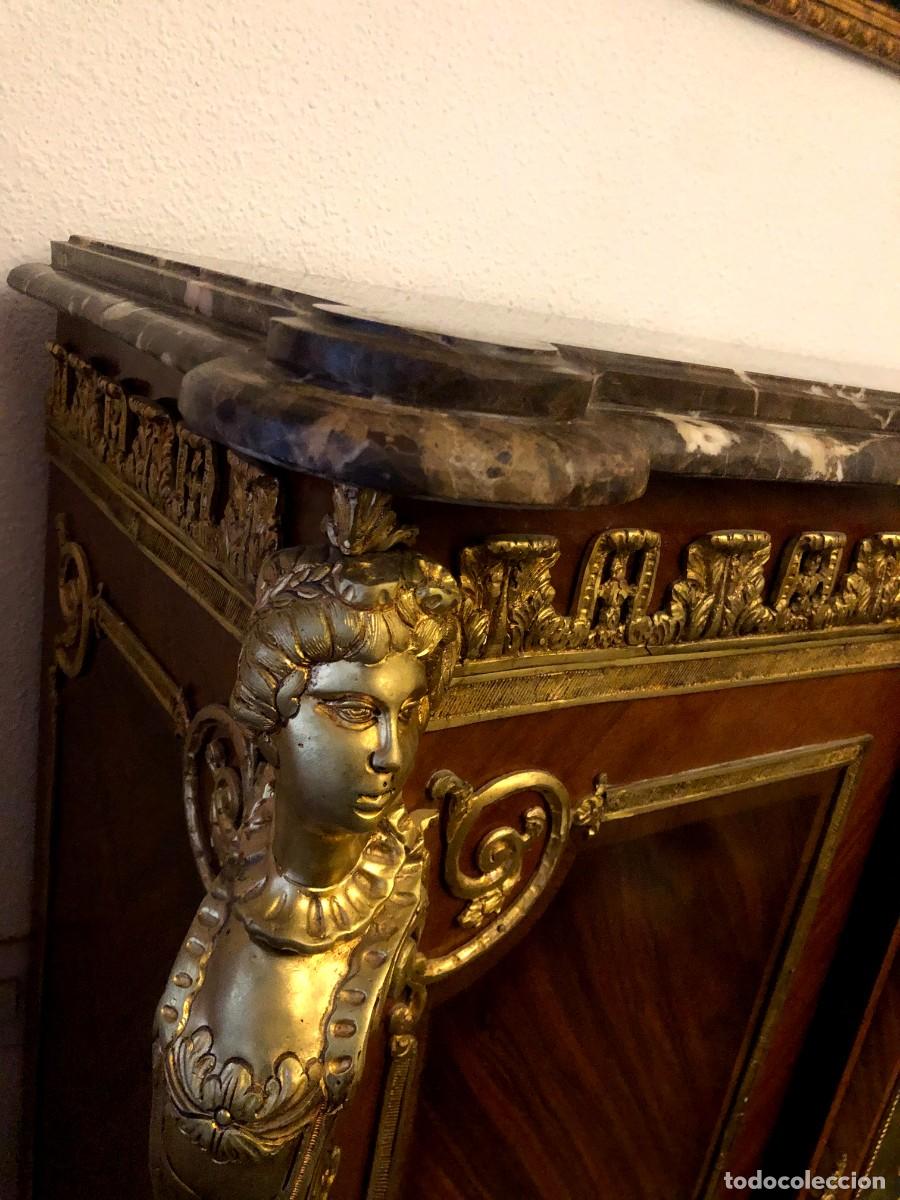 Antig&uuml;edades: C&oacute;moda en bronce marqueter&iacute;a y m&aacute;rmol con pintura - Foto 10