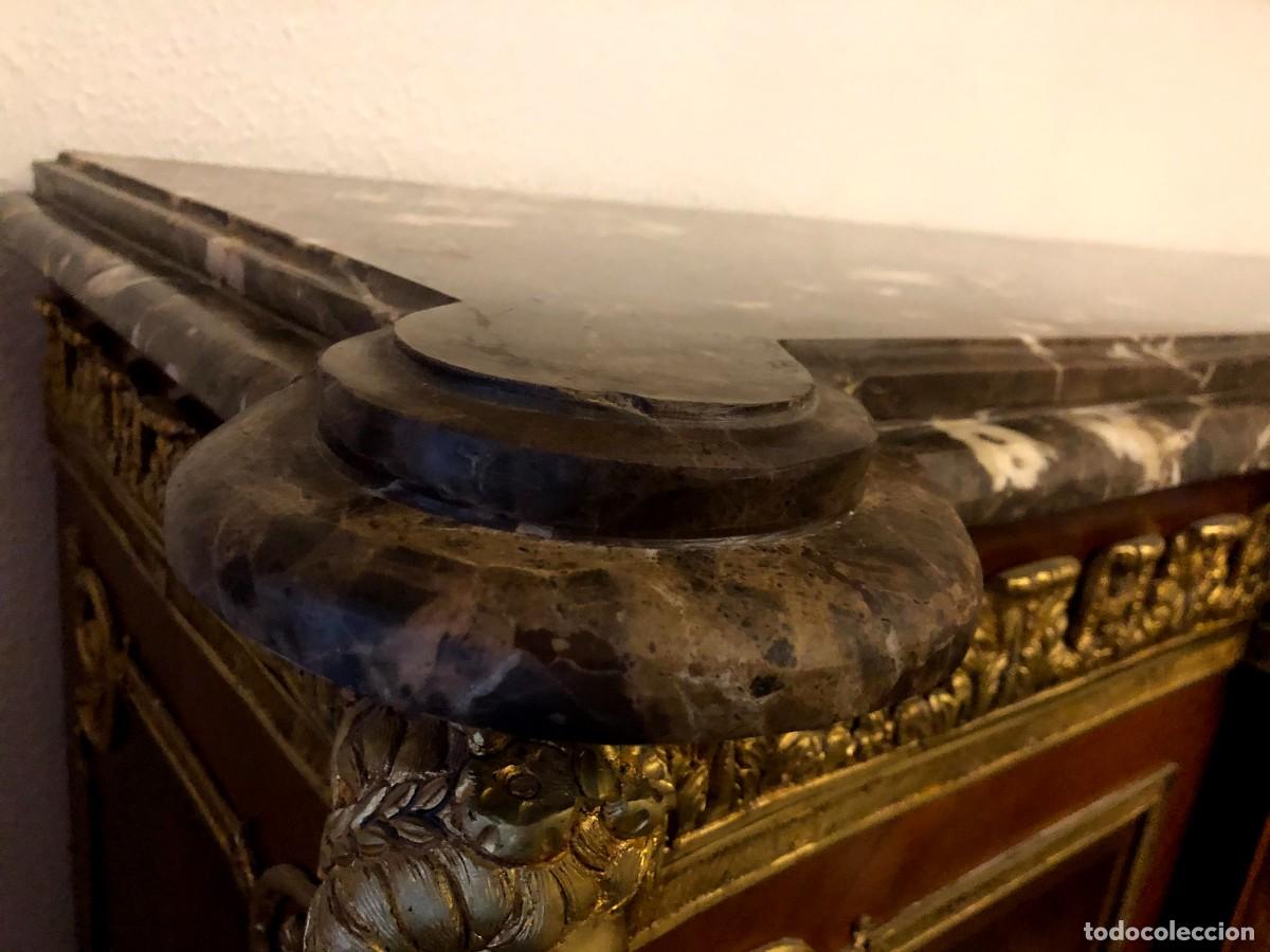 Antig&uuml;edades: C&oacute;moda en bronce marqueter&iacute;a y m&aacute;rmol con pintura - Foto 11